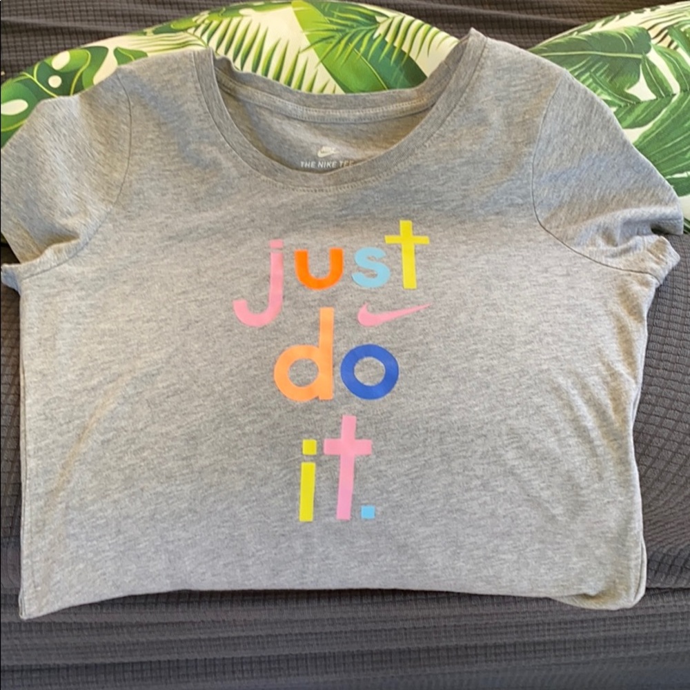 Youth Girls Nike t shirt